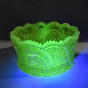 Mosser Glass Diamond Classic 6.5" bowl Vaseline Uranium glow carnival opalescent